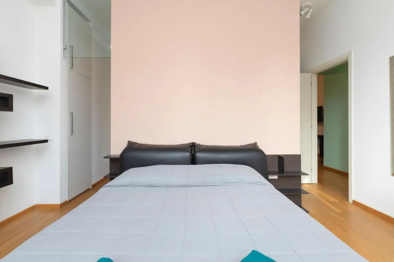 Apartment Suite Isola Bosco Verticale - 6 Guest Milan