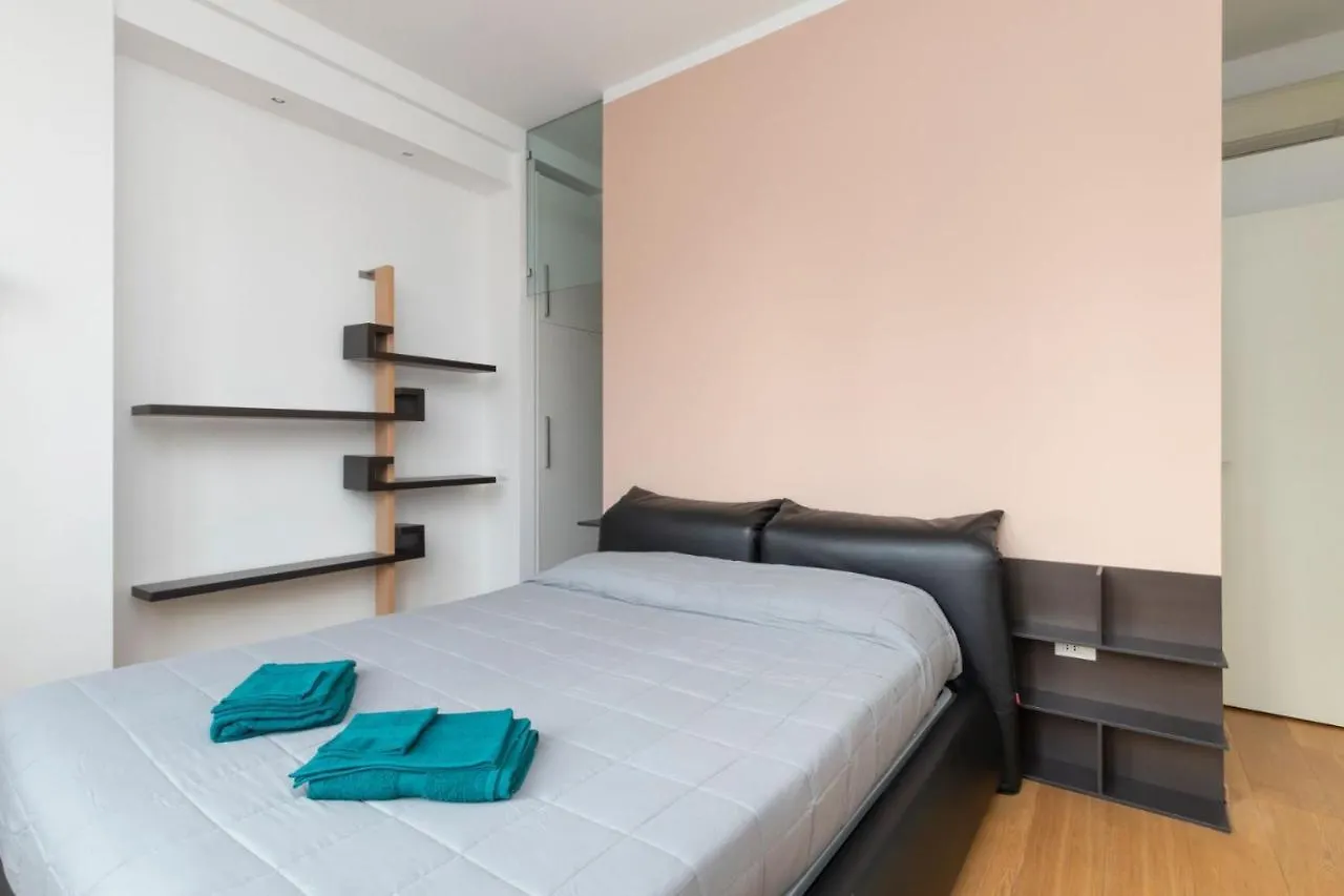 Suite Isola Bosco Verticale - 6 Guest Milan Apartment