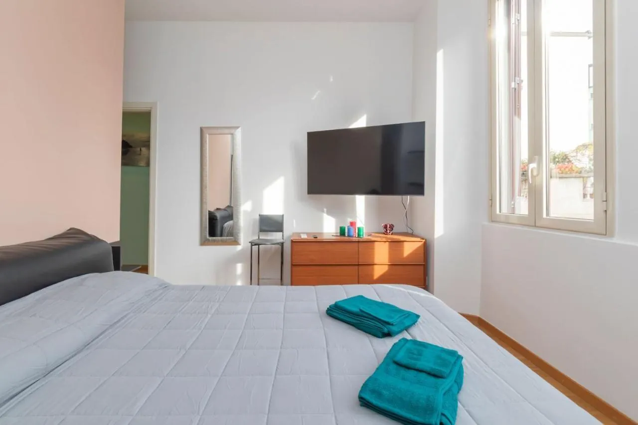 Suite Isola Bosco Verticale - 6 Guest Milan 0*,